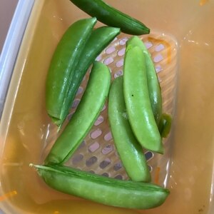 絹さや スナップえんどうのヘタやスジの取り方茹で方 レシピ 作り方 By あやめぇ 楽天レシピ 絹さや スナップえんどうのヘタやスジの取り方茹で方 レシピ 作り方 By あやめぇ 楽天レシピ
